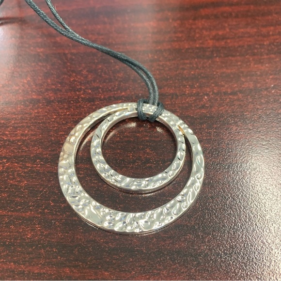 Avon adjustable cord necklace with silvertone disk pendant 22” long NIB - Picture 3 of 5